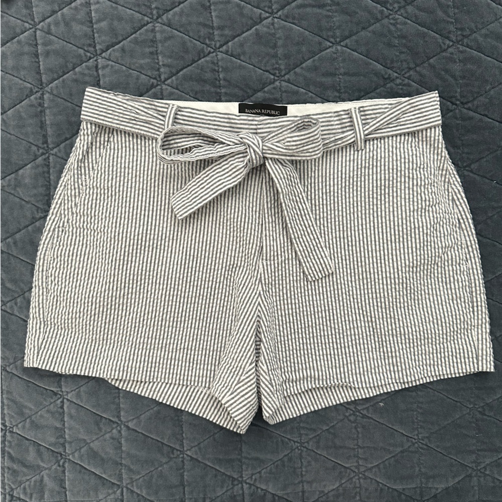 EUC Banana Republic Seersucker Tie Waist Shorts Size 8
